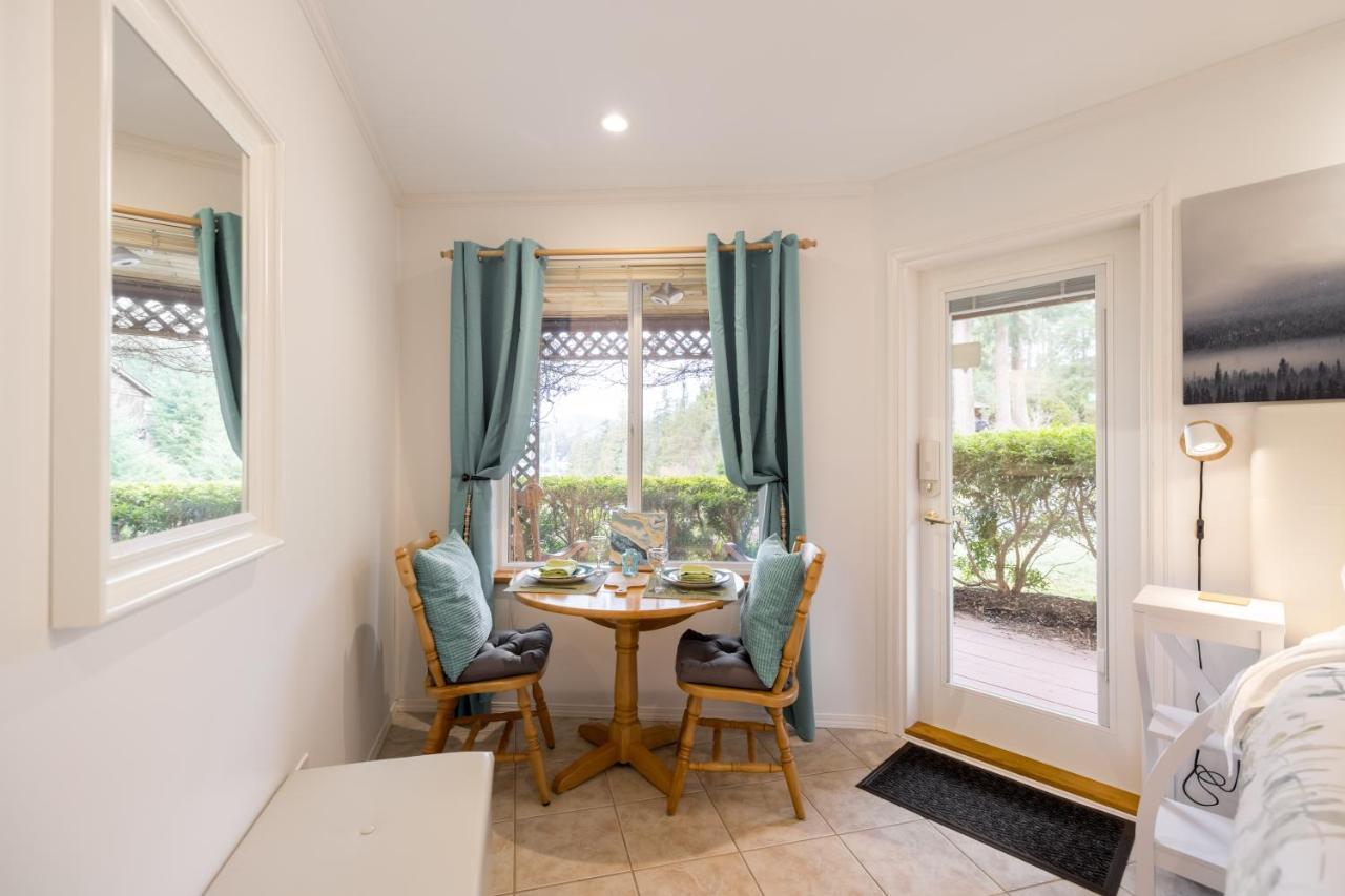Enchanter Ocean View Suites Madeira Park Exterior photo