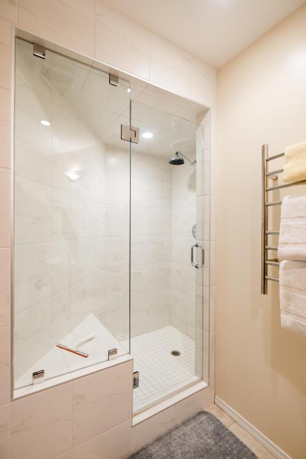 Enchanter Ocean View Suites Madeira Park Exterior photo
